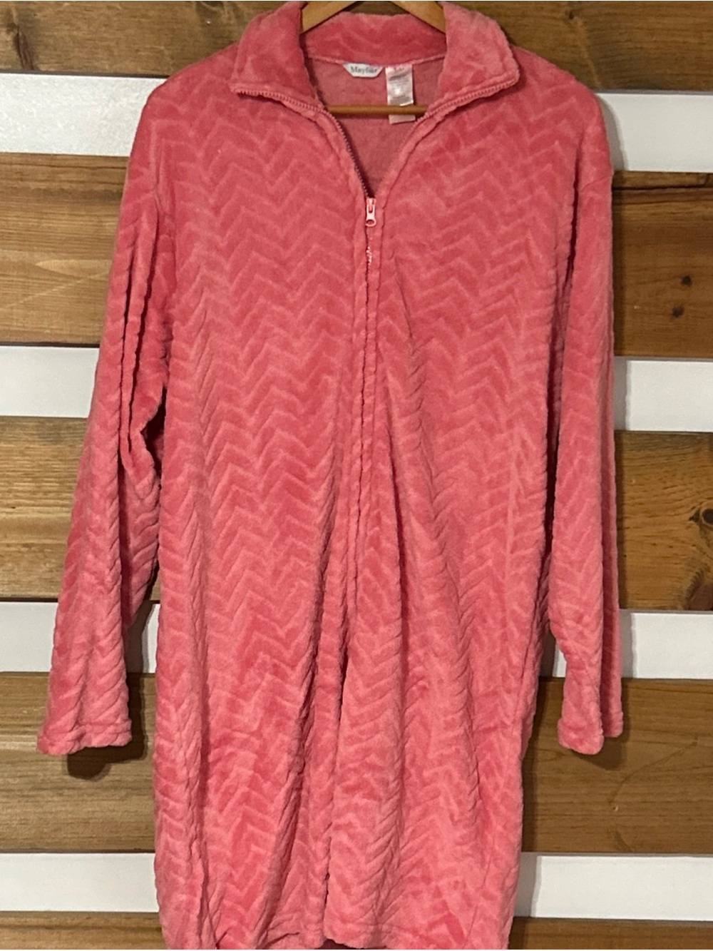 Mayfair Long Sleeve Full Zip Chevron Plush Salmon Pink House Coat/Robe Size S/M